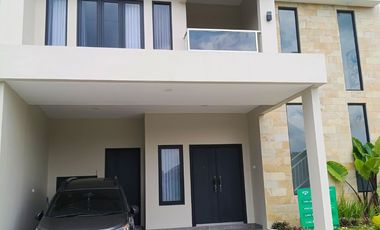 Dijual Rumah 2 Lantai , Perumahan Dekat Ambarukmo Plaza ; One Gate Sistem