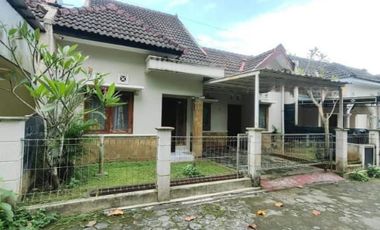 BU ;  Dijual Rumah Murah Jogja dalam Perumahan Condong catur Dekat Kampus UGM