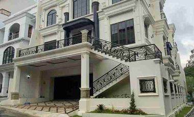 DIJUAL CEPAT MURAH RUMAH MEWAH AMERICAN CLASSIC PRIVATE POOL DI CIPETE