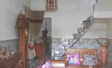 Jual murah rumah 2 lantai di kota Kediri harga di bawah pasar