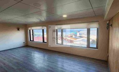 Se ofrece en arriendo un departamento en el centro de Castro.