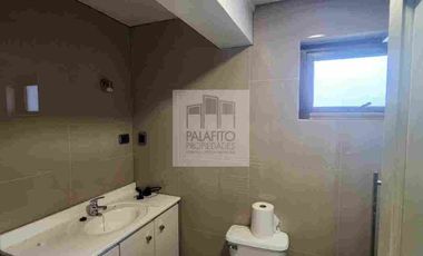 Se ofrece en arriendo un departamento en el centro de Castro.