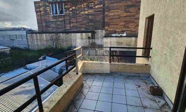 Se ofrece en arriendo un departamento en el centro de Castro.