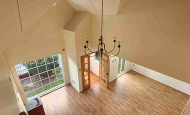 Se ofrece en alquiler casa ubicada a pocos minutos del centro de Castro.