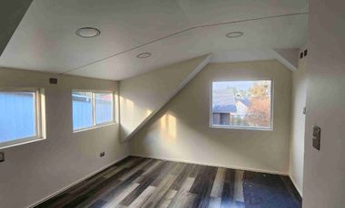 Se ofrece en alquiler casa ubicada a pocos minutos del centro de Castro.