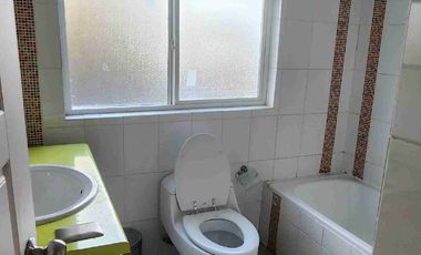 Se ofrece en alquiler casa ubicada a pocos minutos del centro de Castro.