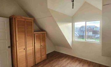 Se ofrece en alquiler casa ubicada a pocos minutos del centro de Castro.