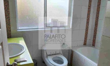 Se ofrece en alquiler casa ubicada a pocos minutos del centro de Castro.
