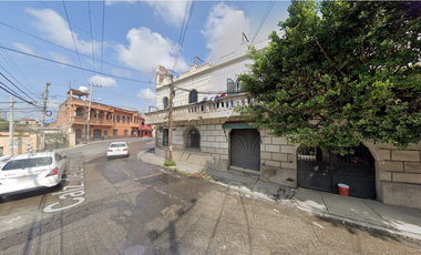 Casa en Calzada de Leandro Valle Oriente, Miraval, Cuernavaca, Mor. ¡NO CRÉDITOS!