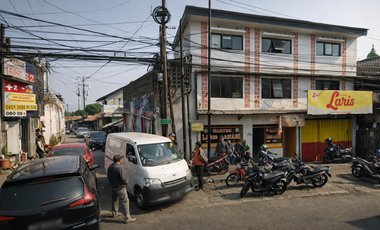 Rumah 3 Lantai Sekaligus Usaha di Pertigaan Jalan Raya Besar Ramai
