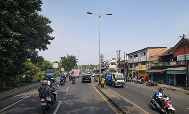 Rumah 3 Lantai Sekaligus Usaha di Pertigaan Jalan Raya Besar Ramai