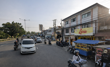 Rumah 3 Lantai Sekaligus Usaha di Pertigaan Jalan Raya Besar Ramai