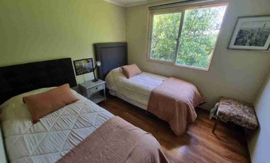 Vendo Propiedad 950 mts²/ 2 Casas 3 Cabañas total:10 Dormitorios 5 Baños 7 Estacionamientos