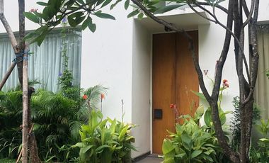 5 Bedroom Luxury Modern House in Tropical Compound in Cipete