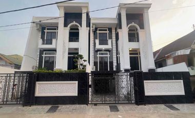 DIJUAL RUMAH 3 LANTAI SIAP HUNI DI JALAN HERTASNING DEKAT KANTOR PLN