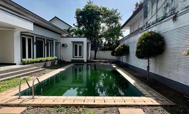 Rumah 1 Lantai Bangka Kemang Strategis, Jarang Ada, LT 696 m² Kolam Renang Harga Nego