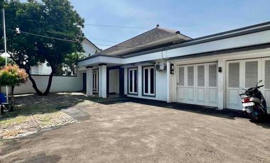 Rumah 1 Lantai Bangka Kemang Strategis, Jarang Ada, LT 696 m² Kolam Renang Harga Nego