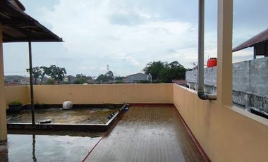 Rumah 2.5 Lantai di Pinggir Jalan Soghiri 5 Menit ke TOL Tanah Baru