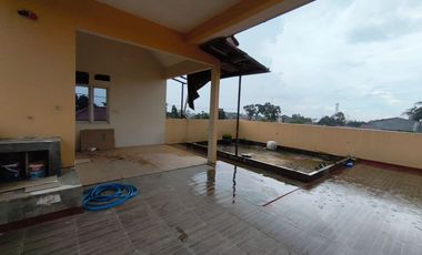 Rumah 2.5 Lantai di Pinggir Jalan Soghiri 5 Menit ke TOL Tanah Baru