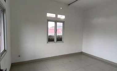 Rumah 2.5 Lantai di Pinggir Jalan Soghiri 5 Menit ke TOL Tanah Baru