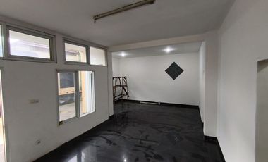 Rumah 2.5 Lantai di Pinggir Jalan Soghiri 5 Menit ke TOL Tanah Baru