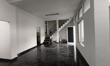 Rumah 2.5 Lantai di Pinggir Jalan Soghiri 5 Menit ke TOL Tanah Baru