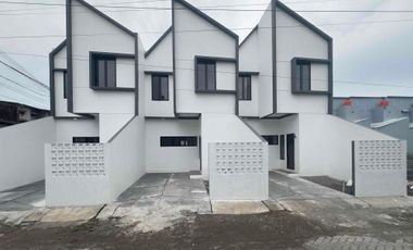 DI JUAL RUMAH JALAN YOMPO DAENG NABA DEKAT KFC HERTASNING