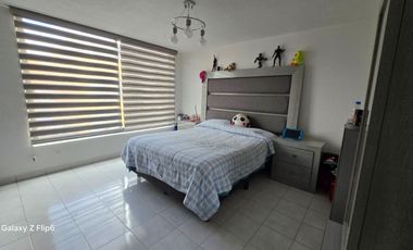 Casa en condominio con excelente ubicación 4 rec, 3.5 ba, 2 ga, Roof Garden