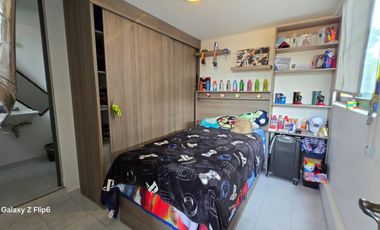 Casa en condominio con excelente ubicación 4 rec, 3.5 ba, 2 ga, Roof Garden