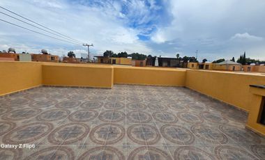 Casa en condominio con excelente ubicación 4 rec, 3.5 ba, 2 ga, Roof Garden