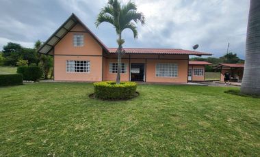 En Venta hermosa Quinta en Yunguilla con piscina y casa de guardián, sector San Antonio