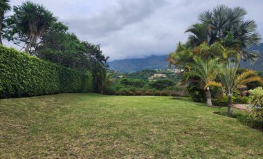 En Venta hermosa Quinta en Yunguilla con piscina y casa de guardián, sector San Antonio