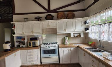 En Venta hermosa Quinta en Yunguilla con piscina y casa de guardián, sector San Antonio