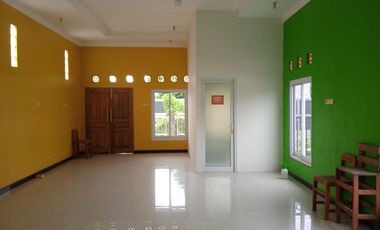 Warehouse for Rent in Jebres – 2 Floors, Main Road Access, Ideal for Business & Distribution