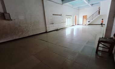 Warehouse for Rent in Jebres – 2 Floors, Main Road Access, Ideal for Business & Distribution