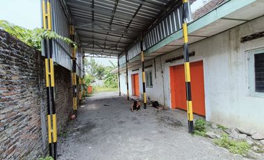 Warehouse for Rent in Jebres – 2 Floors, Main Road Access, Ideal for Business & Distribution