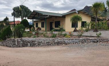 En Venta  Quinta en Yunguilla con 2 casas, piscina y árboles frutales