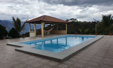 En Venta  Quinta en Yunguilla con 2 casas, piscina y árboles frutales
