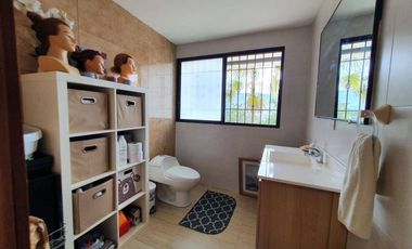 En Venta  Quinta en Yunguilla con 2 casas, piscina y árboles frutales