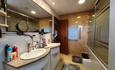 En Venta  Quinta en Yunguilla con 2 casas, piscina y árboles frutales