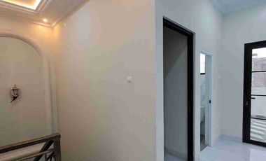 Dijual Rumah Classic 2 Lantai RooFTop Di Kahfi 1 Ciganjur Jagakarsa