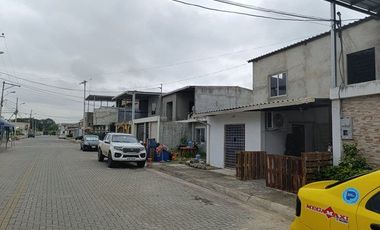 VENTA DE CASA EN URBANIZACION