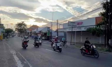 Dijual Cepat Murah Tanah Bonus 2 Unit Ruko di Jl. Utama Gunung Agung - Denpasar.