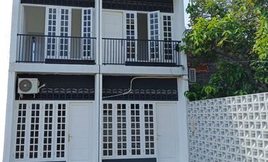 Rumah Strategis 2 Lantai Harga murah 300 Jt an Nego Di Jakarta timur