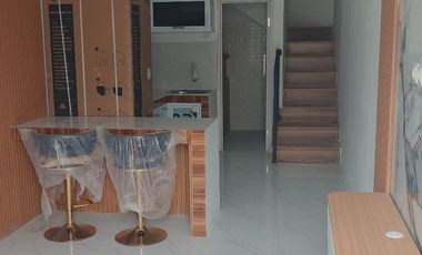 Rumah Strategis 2 Lantai Harga murah 300 Jt an Nego Di Jakarta timur