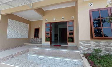 RUMAH BARU SIAP HUNI DAN PESAN BANGUN STRATEGIS DI SECANG MAGELANG