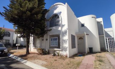 Casa dentro de coto cerca del Fracc. Nueva Galicia