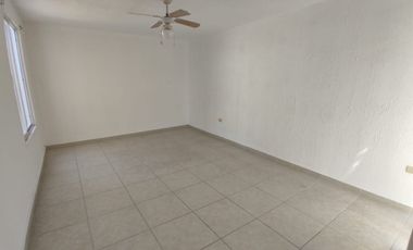 Casa dentro de coto cerca del Fracc. Nueva Galicia