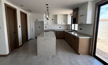 ESTRENA RESIDENCIA EN VALDIVIA II CON 3 RECAMARAS CADA UNA CON BAÑO