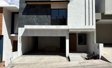 ESTRENA RESIDENCIA EN VALDIVIA II CON 3 RECAMARAS CADA UNA CON BAÑO
